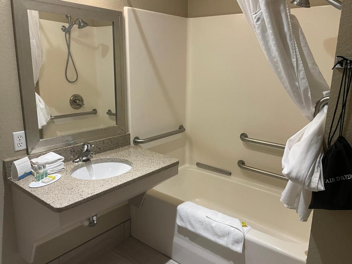 Spark By Hilton La Crosse Onalaska Экстерьер фото